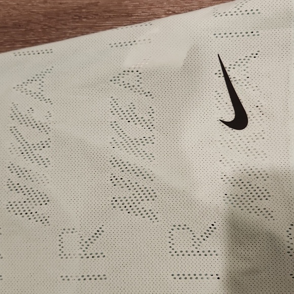 NIKE Work Out Shirt - Picture 2 of 4